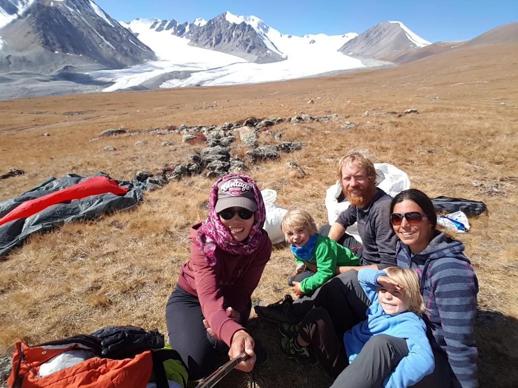 Vast Mongolia Tour & Hostel Уланбатар Екстериор снимка