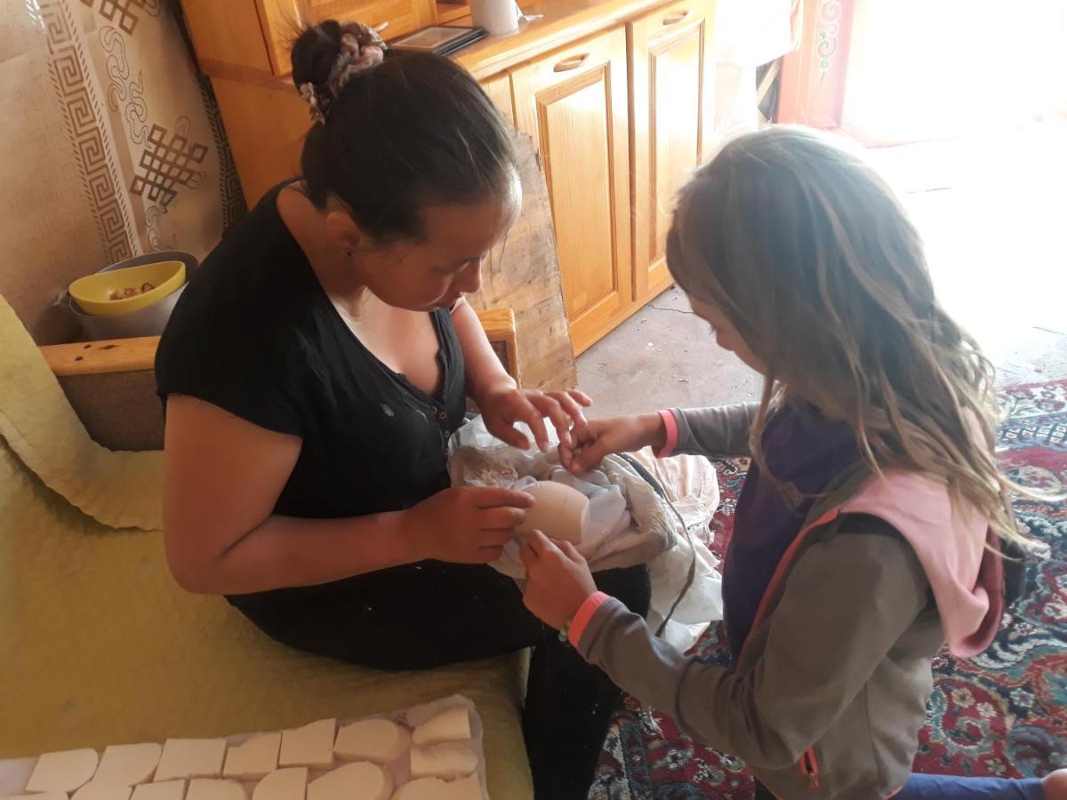 Vast Mongolia Tour & Hostel Уланбатар Екстериор снимка